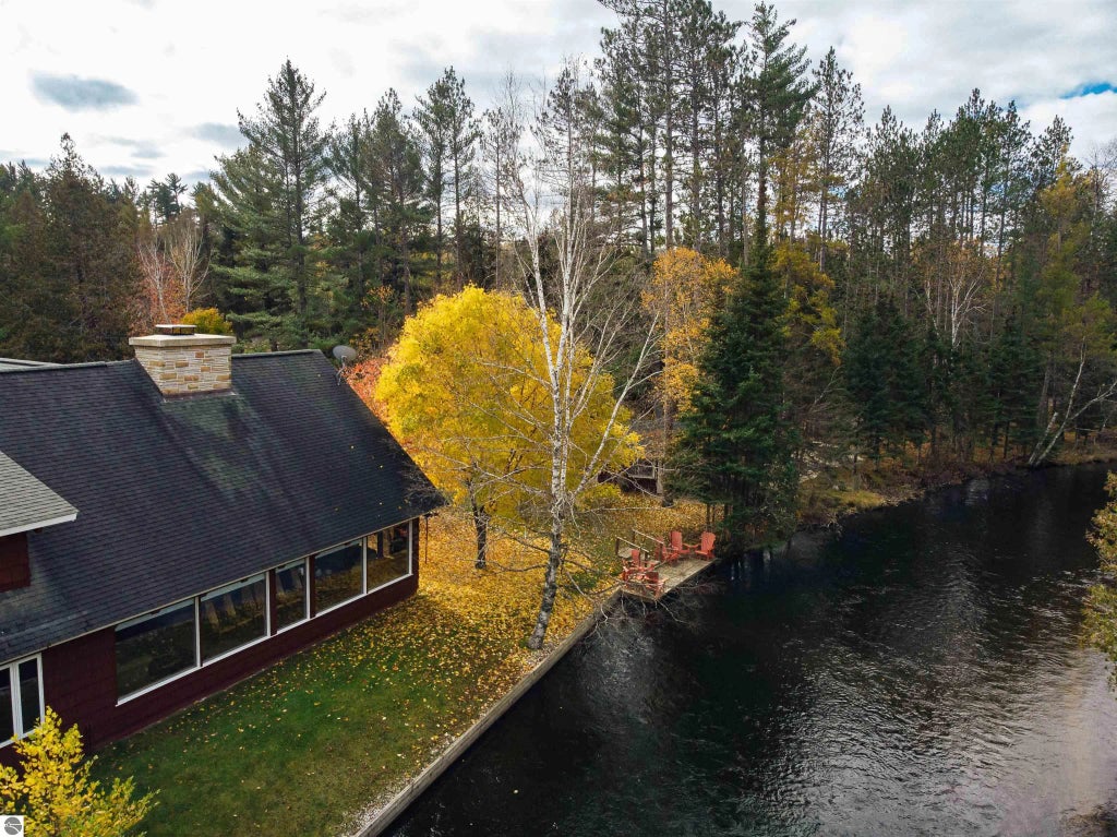 5605 Pershing Place, Grayling