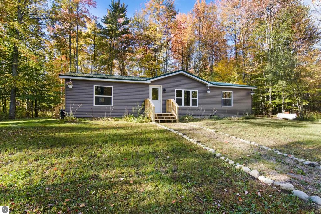 7273 Cadillac Highway, Benzonia