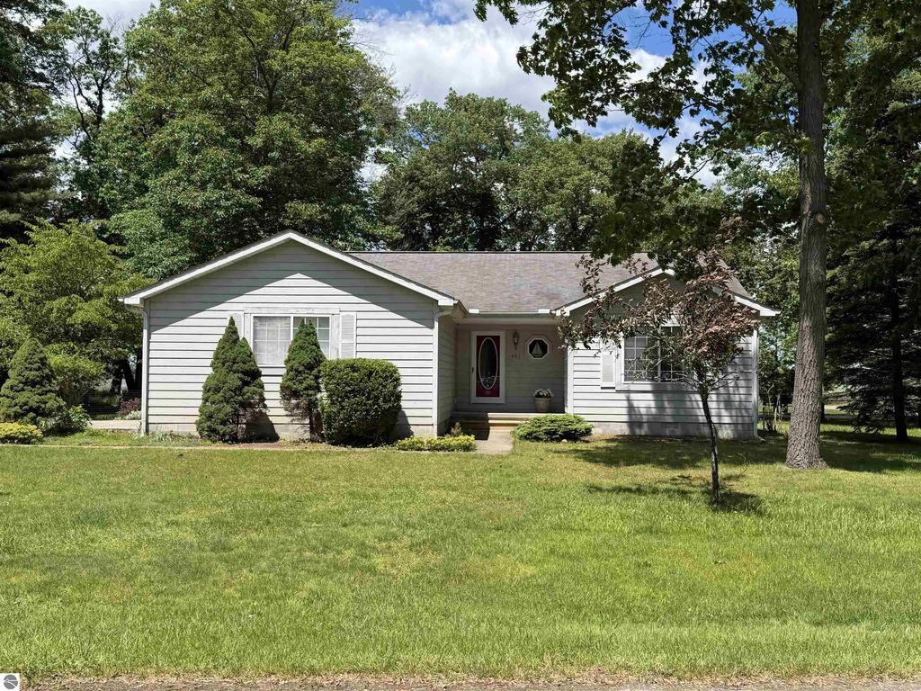 441 Lakewood Drive, East Tawas