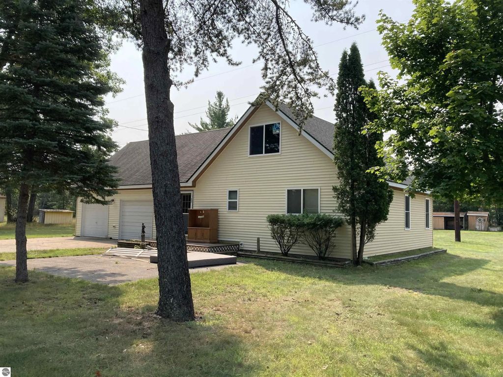 3631 W Rose City Road, West Branch