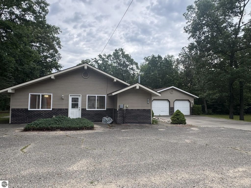103 White Birch, Houghton Lake