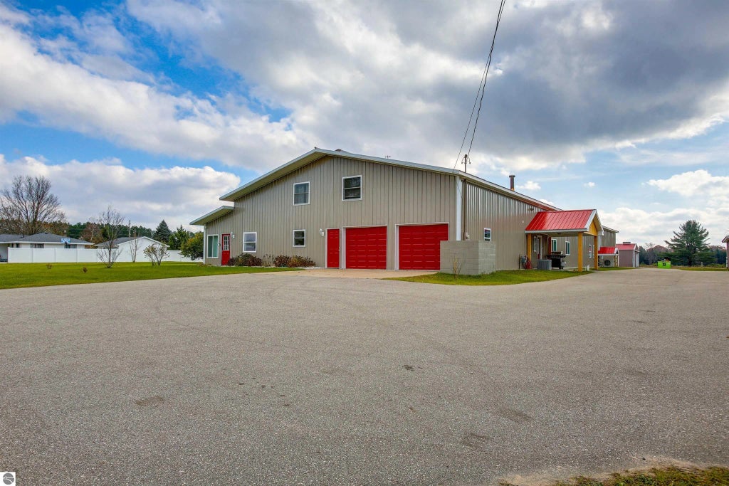 6576 E 34 Road, Cadillac