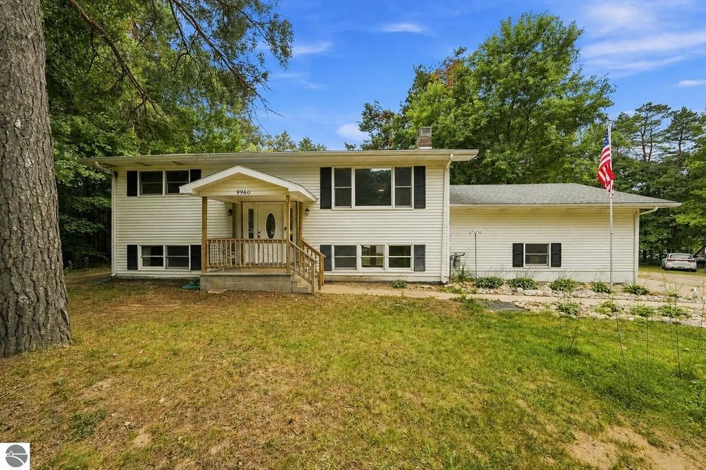 9960 E 13th Street, Cadillac