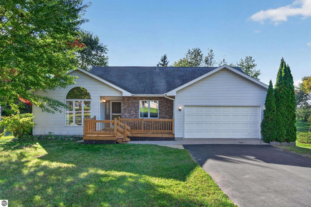 853 Meadow Drive, Traverse City