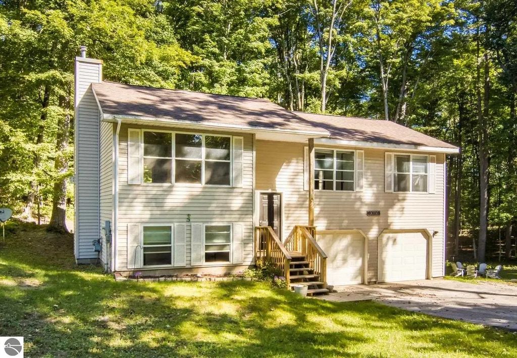 18781 Lakewood Circle, Lake Ann
