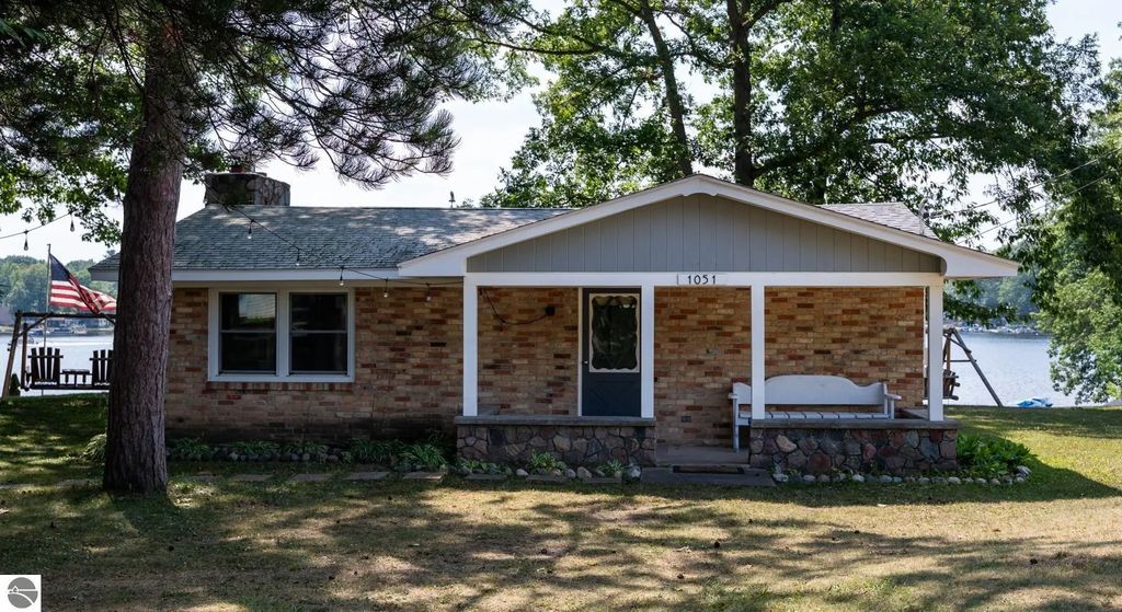 1051 N Crooked Lake Drive, Lake