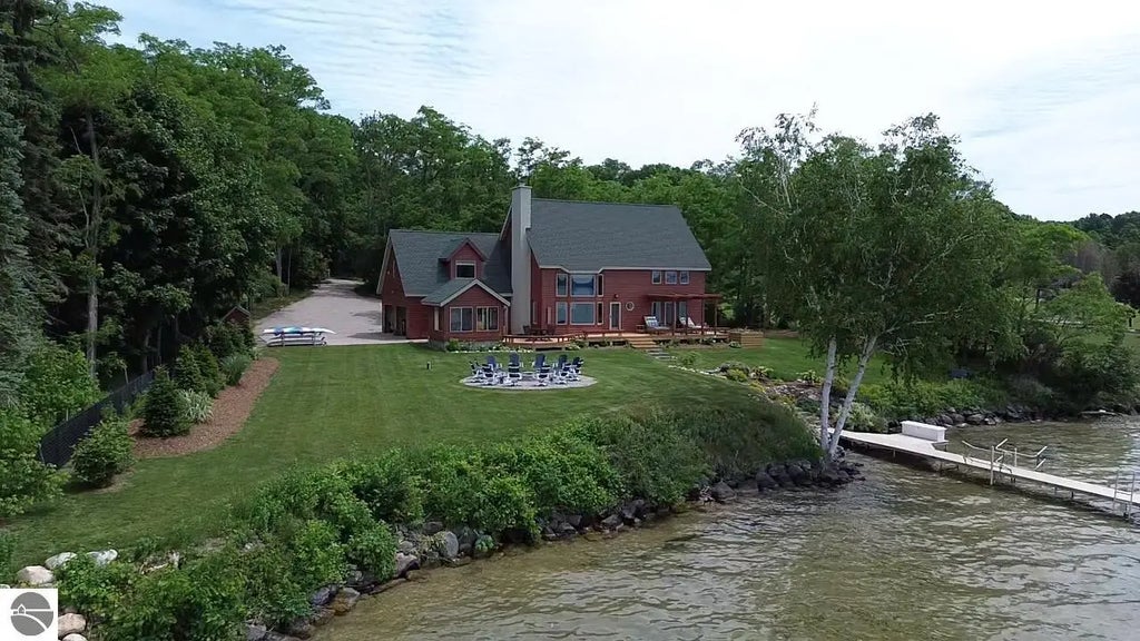 11096 Se Torch Lake Drive, Alden