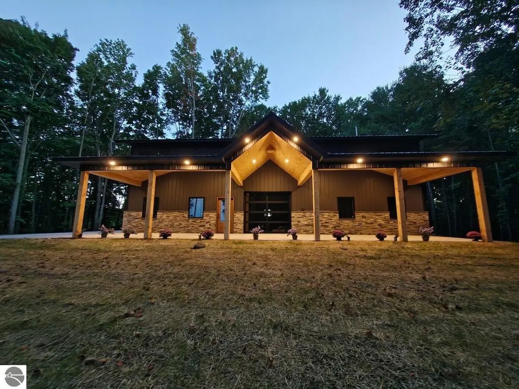 11759 E M 72, Williamsburg