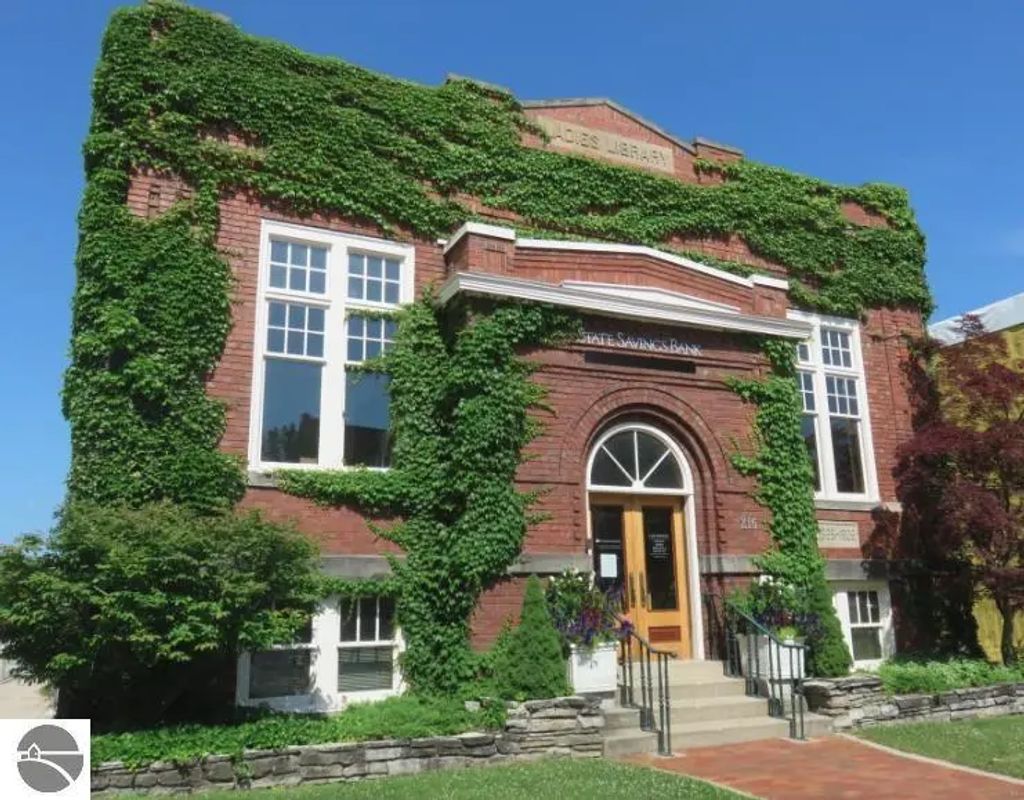216 Cass Street, Traverse City