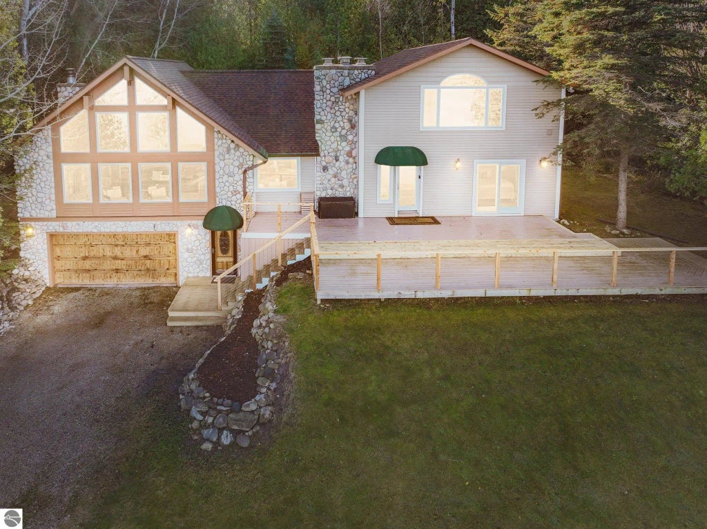 4098 Lakeshore Drive, Boyne City