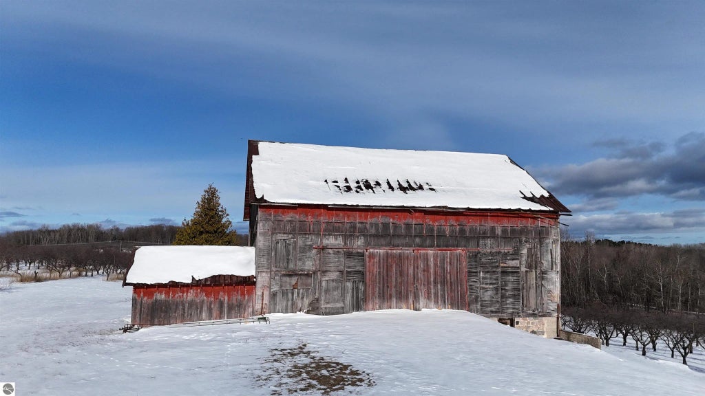 5221 N Overlook Road, Northport