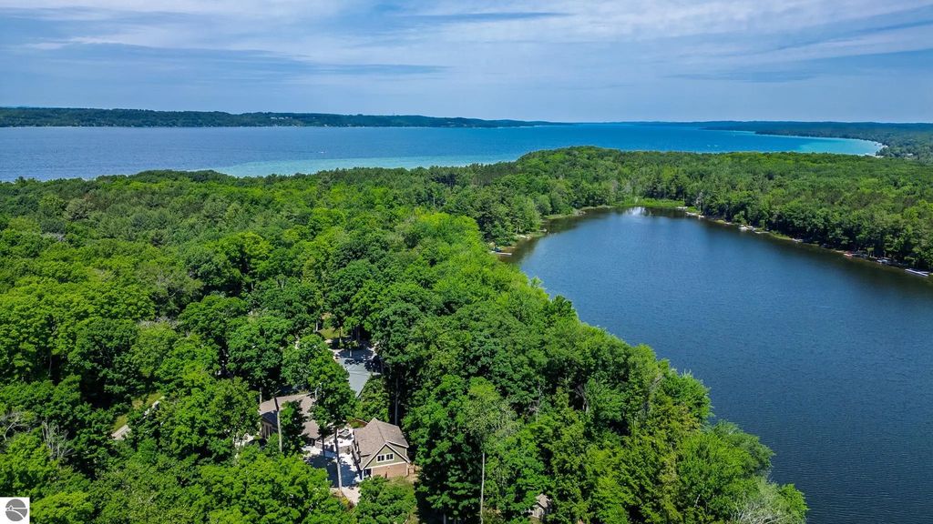 7105 Se Torch Lake Drive, Alden