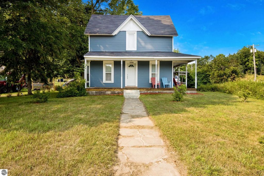 11242 Main Street, Honor