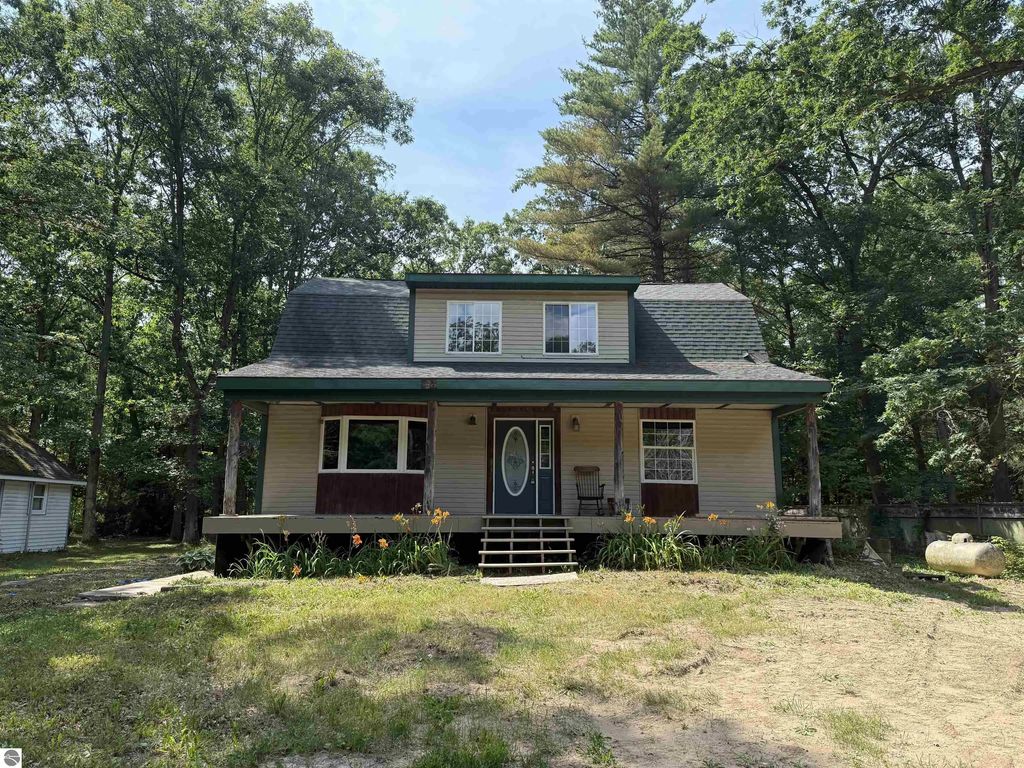 3177 Allen Road, Hale