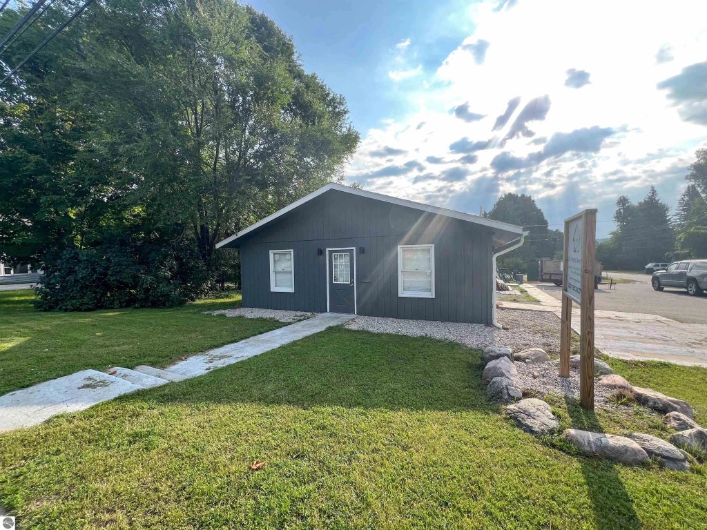 2134 S Main Street, Central Lake