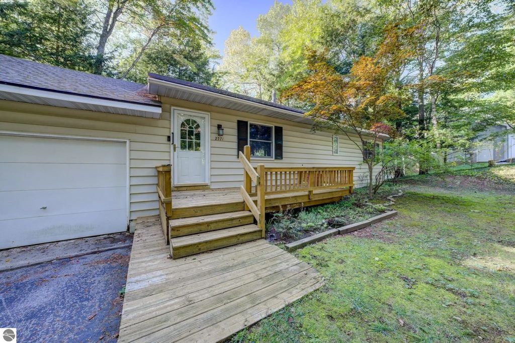 2571 Twin Bay Drive, Traverse City