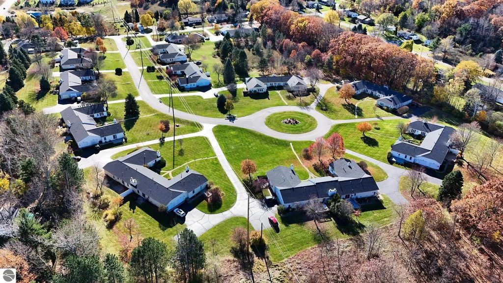 7085 Cherrywood Court, Traverse City