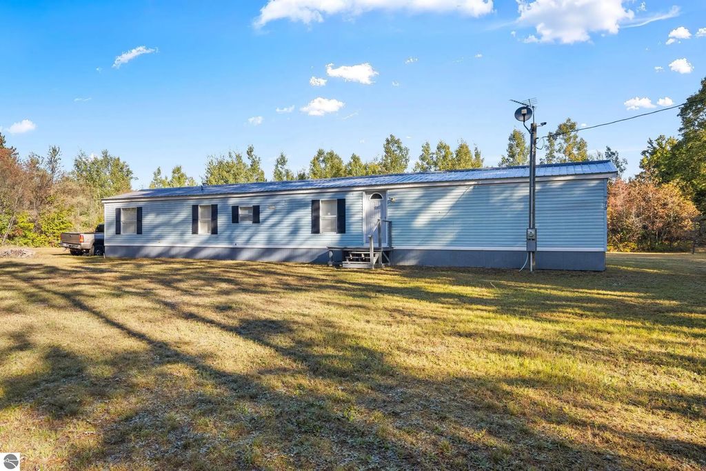 3473 Ne Twin Lake Road, Mancelona