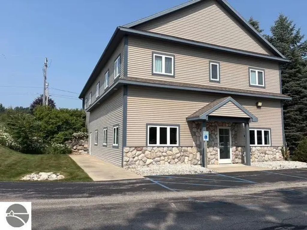 990 Garfield Woods Drive B, Traverse City