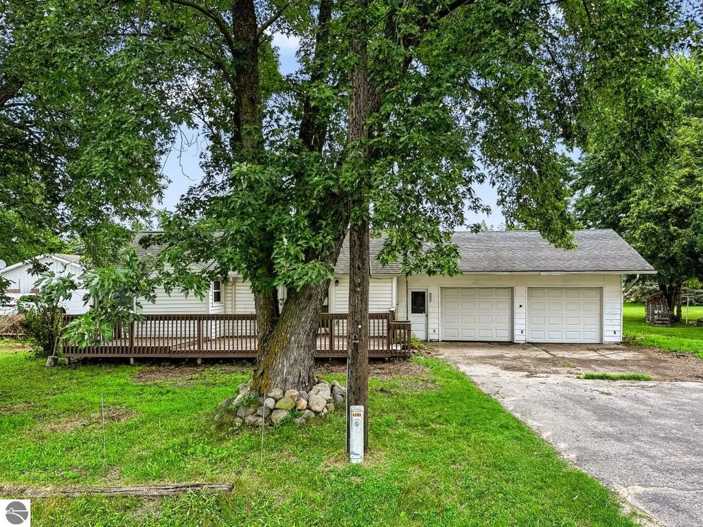 4334 N Mission Road, Rosebush
