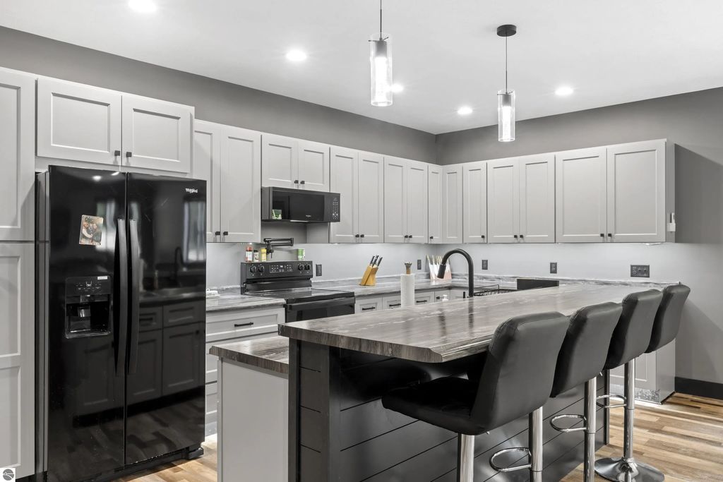 4459 Ely Road, Honor