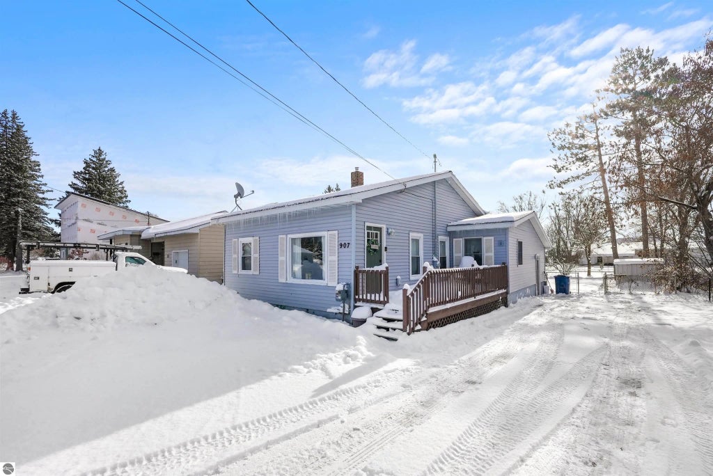 907 Chestnut Street, Cadillac