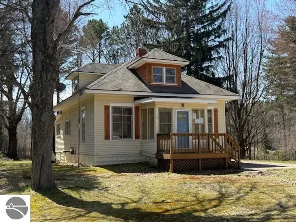 6707 W Decker Road, Ludington