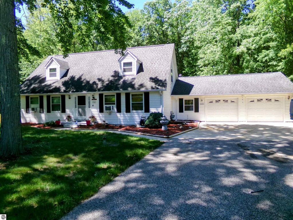 2341 E Cherrywood Drive, Midland