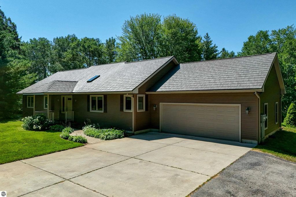 1225 Fernwood Drive, Grawn
