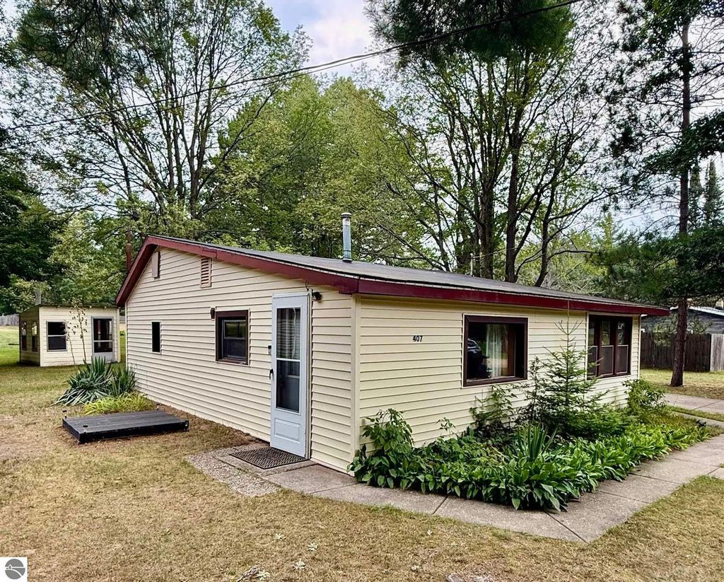 407 Hunter Drive, Lake