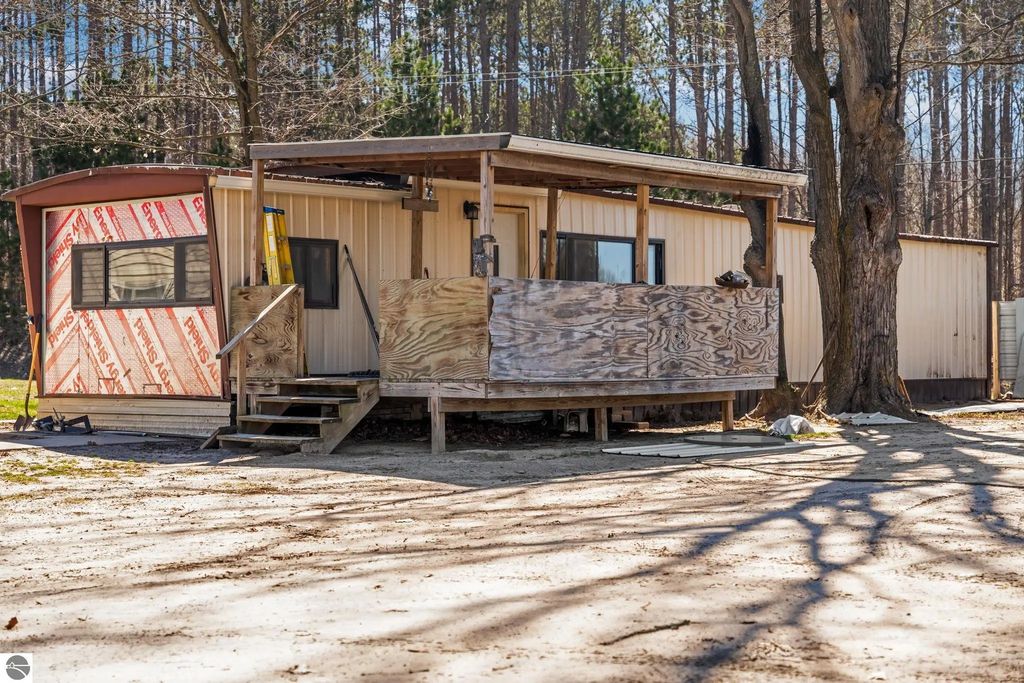 10706 Vans Lane, Fife Lake