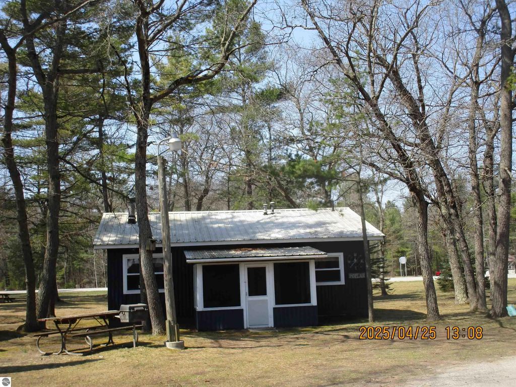 975 N Huron 8, East Tawas