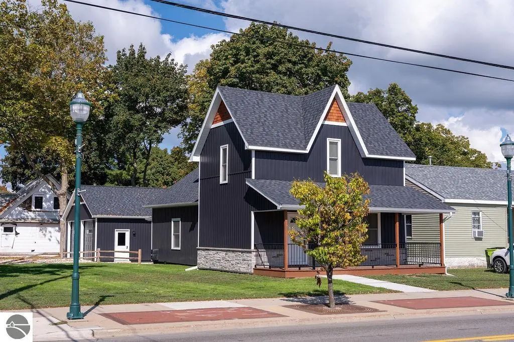 216 W Fifth Street, Clare