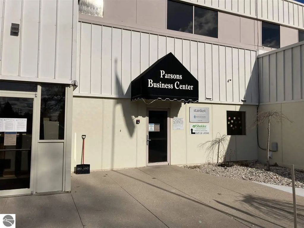 807 Airport Access Road 210, Traverse City