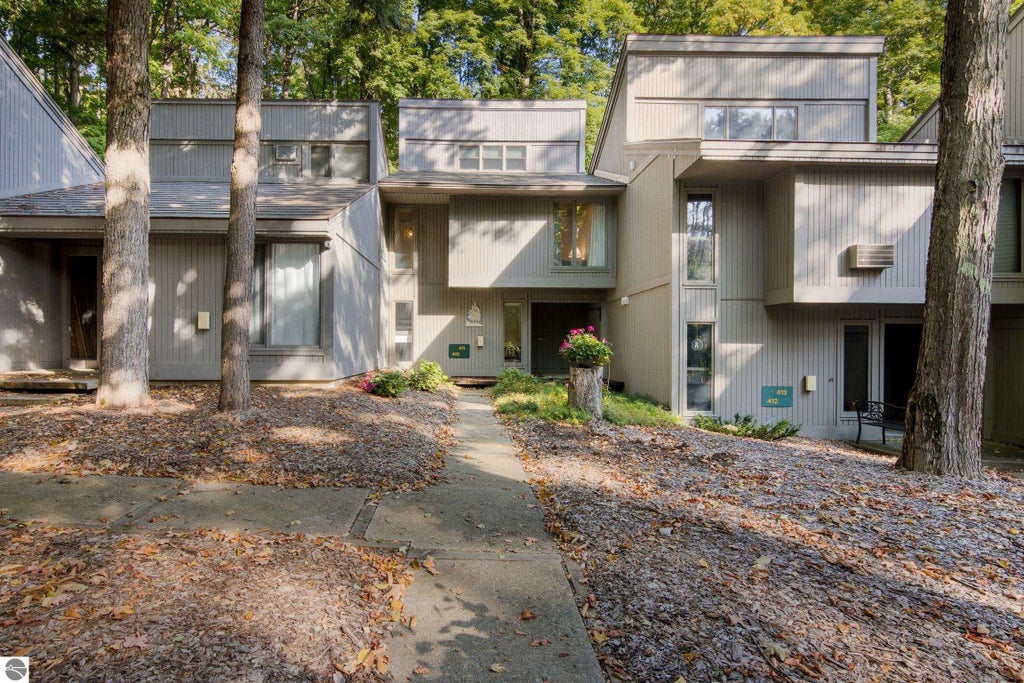 2500 Josef Strasse 410-411, Bellaire