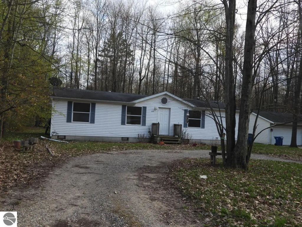 224 Radcliff Drive, Houghton Lake