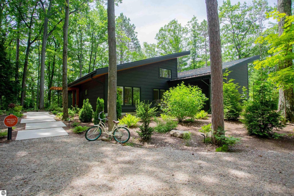 7103 Lake View Ridge, Lake Ann