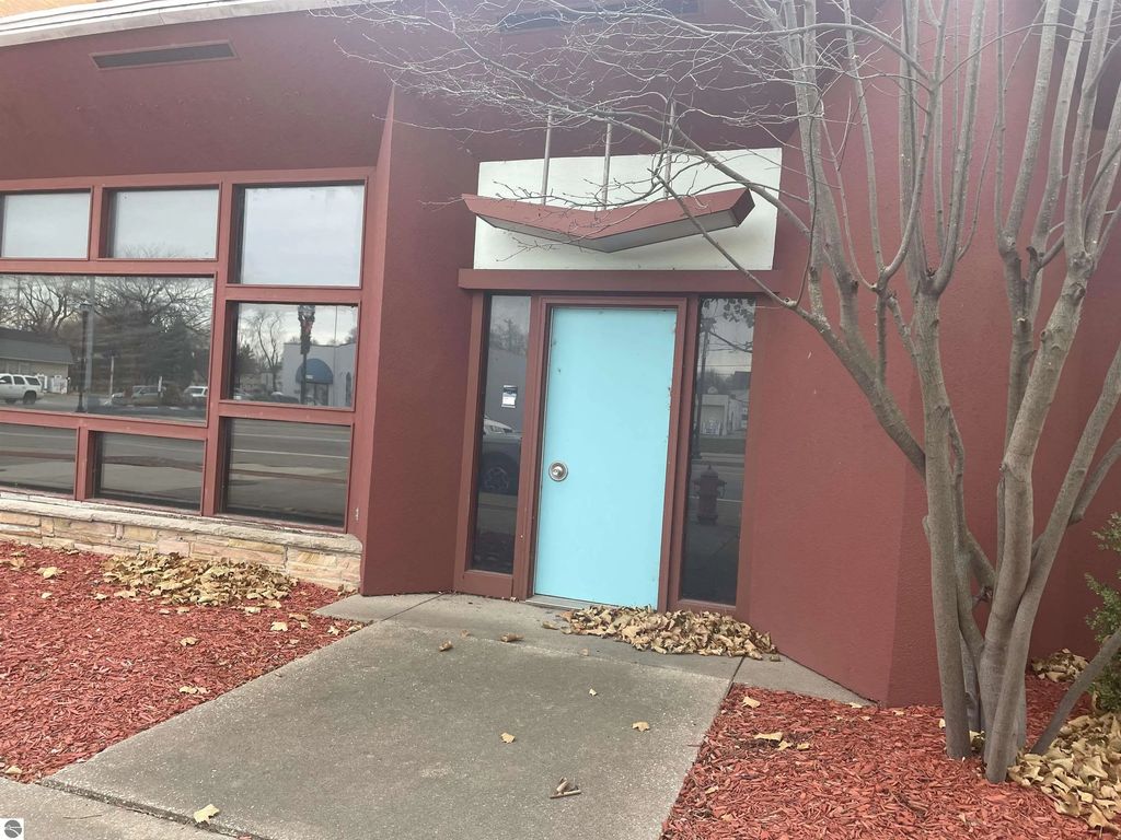 324 E Superior Street, Alma