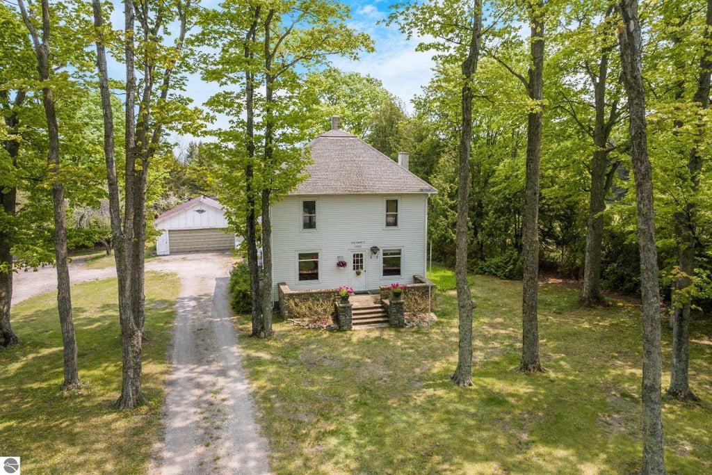 12570 N Cathead Point Road, Northport