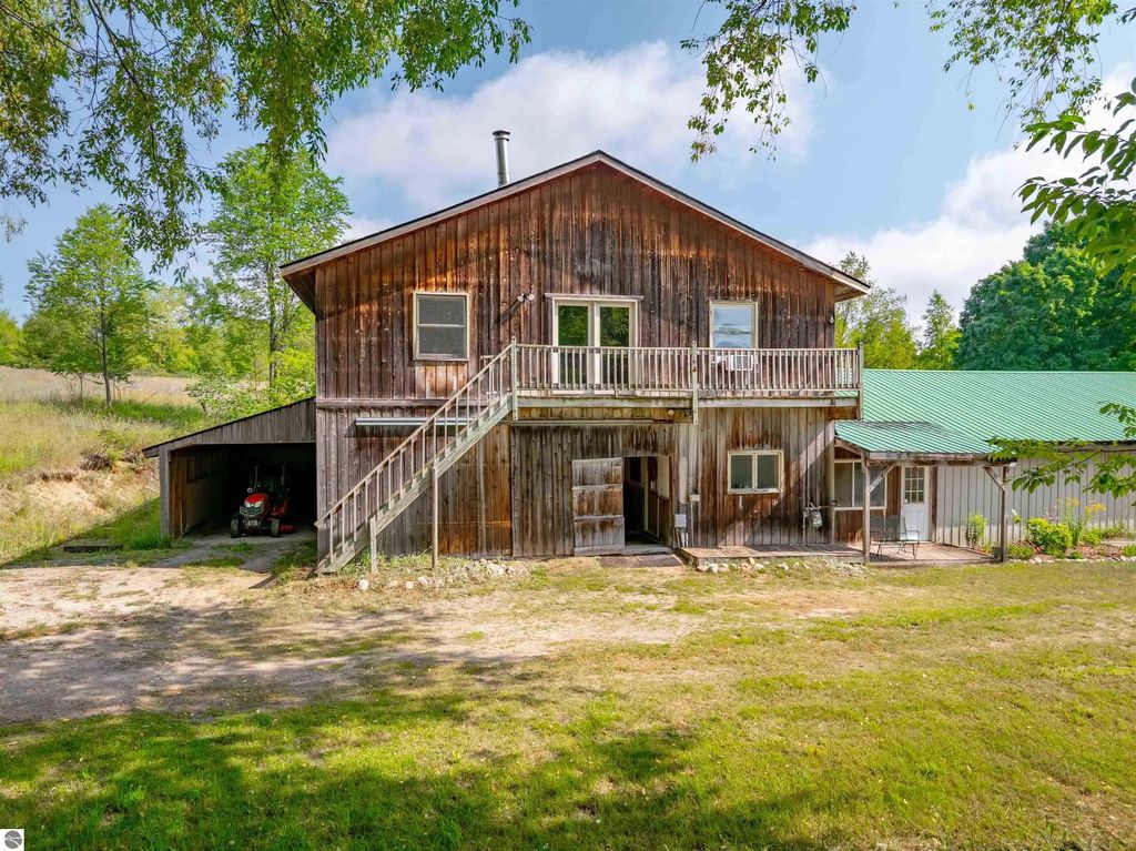 9651 N Reynolds Road, Traverse City