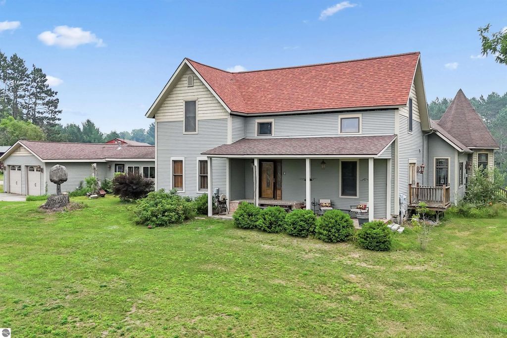 16186 N 200th Avenue, Leroy