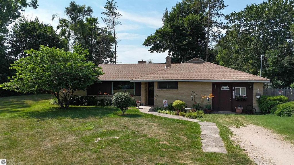 3488 E Rosebush Road, Rosebush