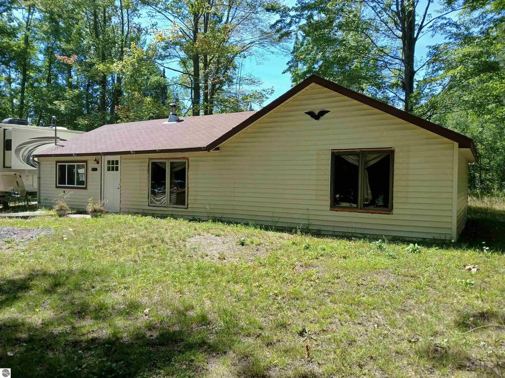 8301 Sherwood Drive, Hale