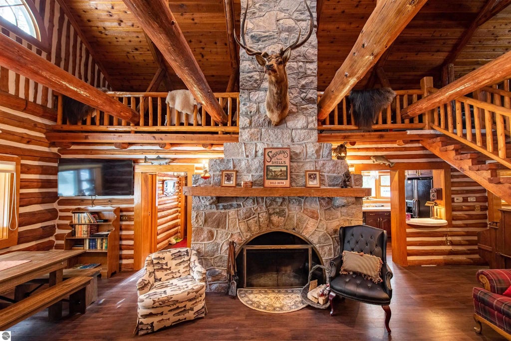 8989+8895 Supply Road, Traverse City