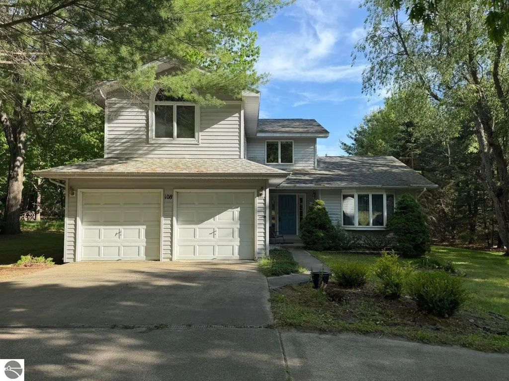 108 Carpenter Boulevard, Roscommon