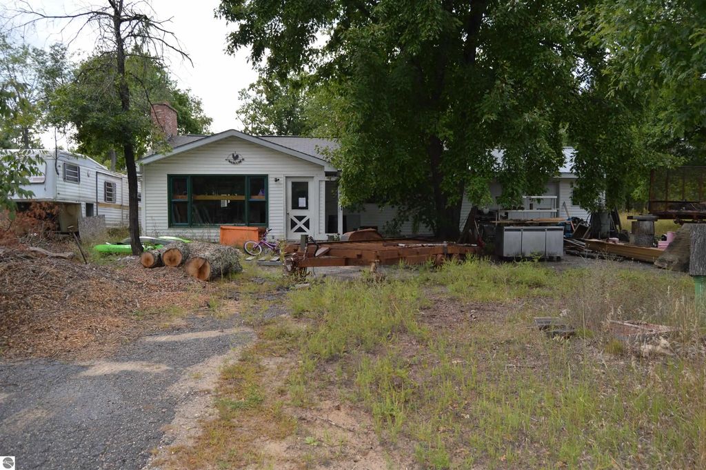 3386 Chase Bridge Road, Grayling