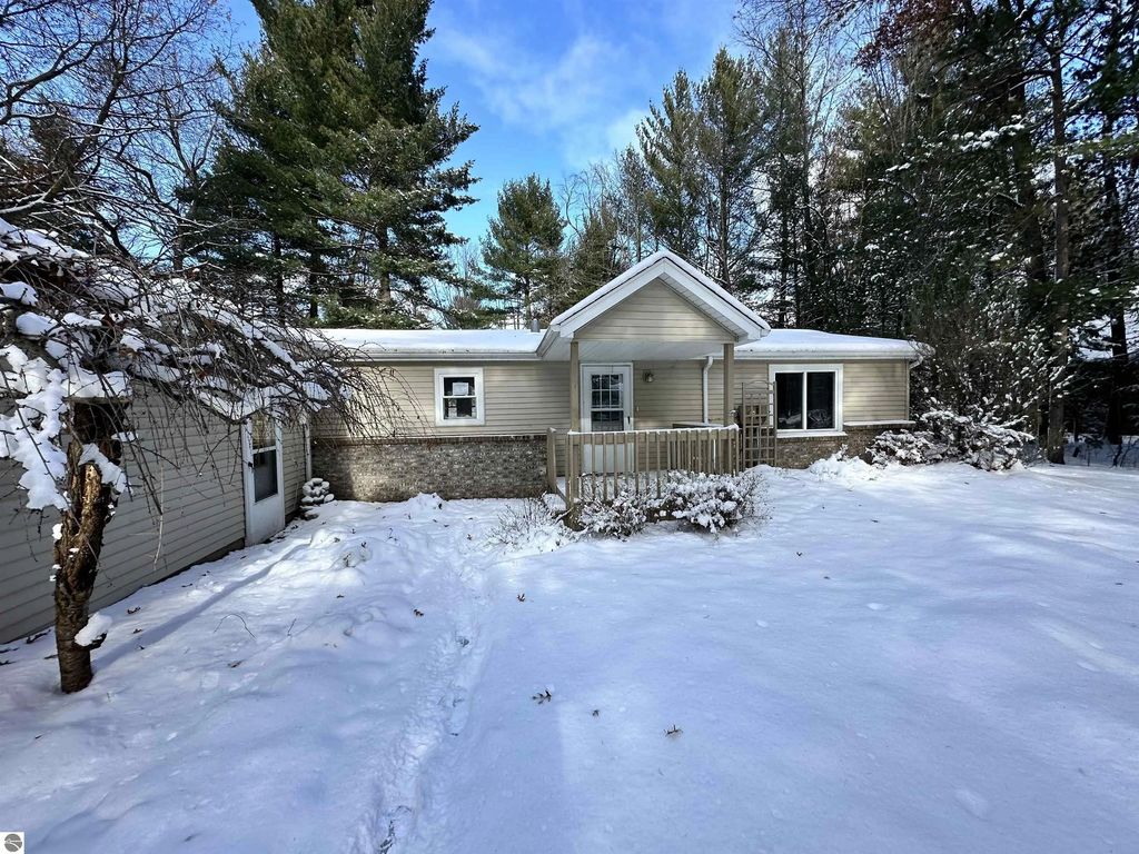 2580 W Nestel Road, Prudenville