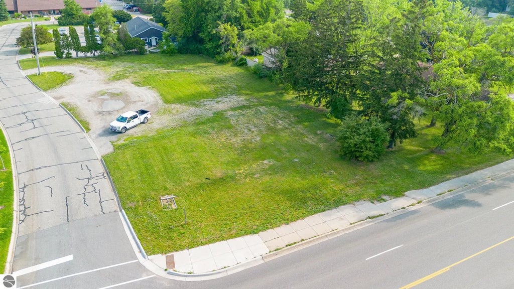 915 E Broomfield Road, Mt Pleasant