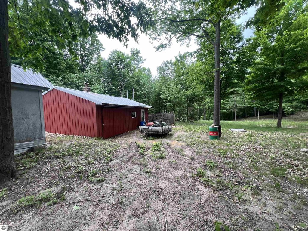 4169 N 25 Road, Mesick