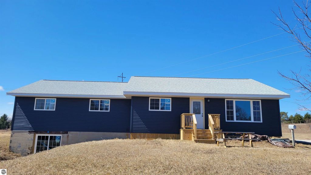 955 N F-41, Lincoln